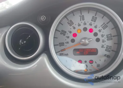 2004 Mini Cooper z USA, uszkodzony, nr VIN WMWRC33404TJ58399